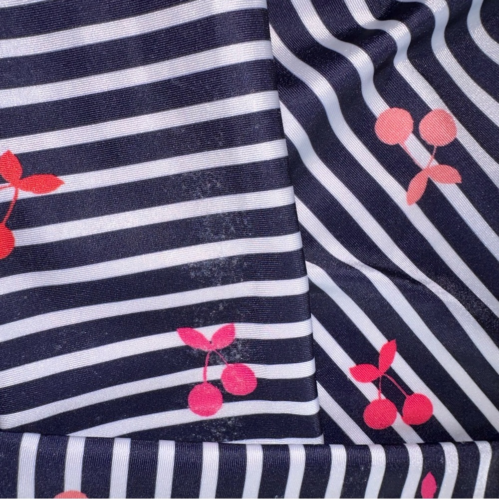 🙂4/$20 Gymboree Rash Guard - Picture 4 of 4